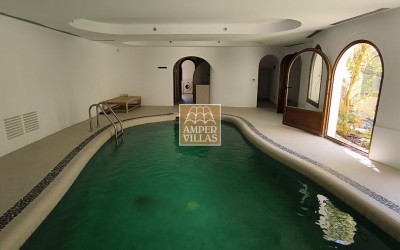 Fantastic villa with large plot, offering privacy and sea views.